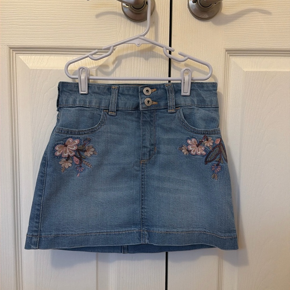 Abercrombie kids Jean skort with embroidered flowers size 11/12